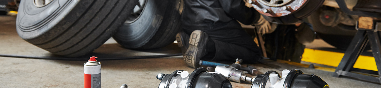Servis a opravy nákladních automobilů - kamionů